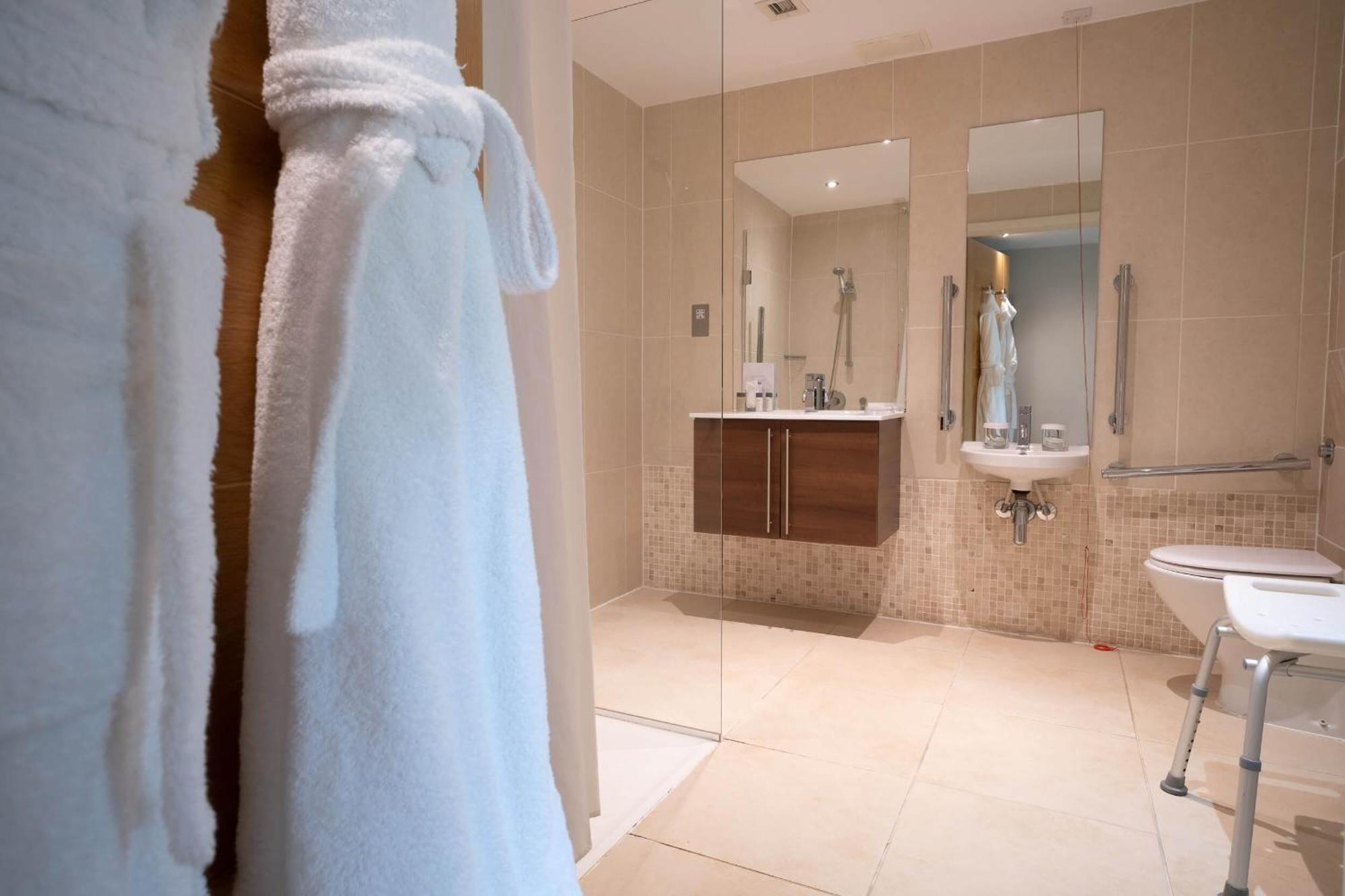 Hotel Captain's Club & Christchurch (Dorset)