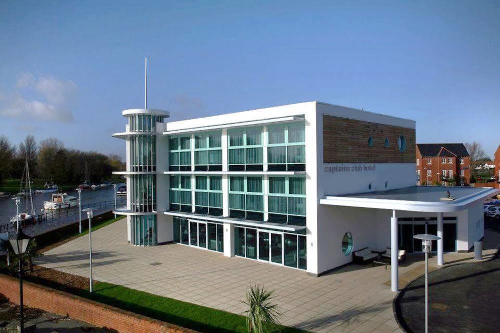 Hotel Captain's Club & 4*