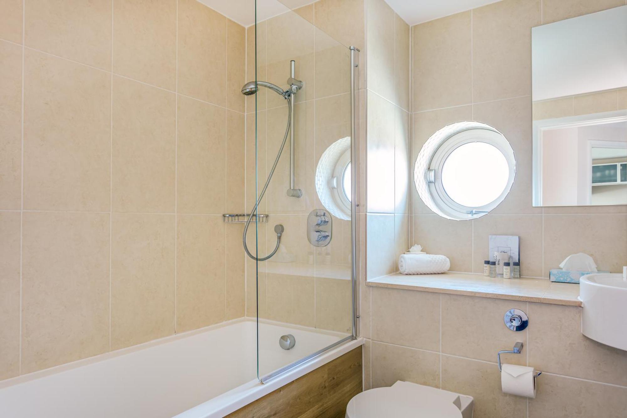 Captain's Club & 4* Christchurch (Dorset)