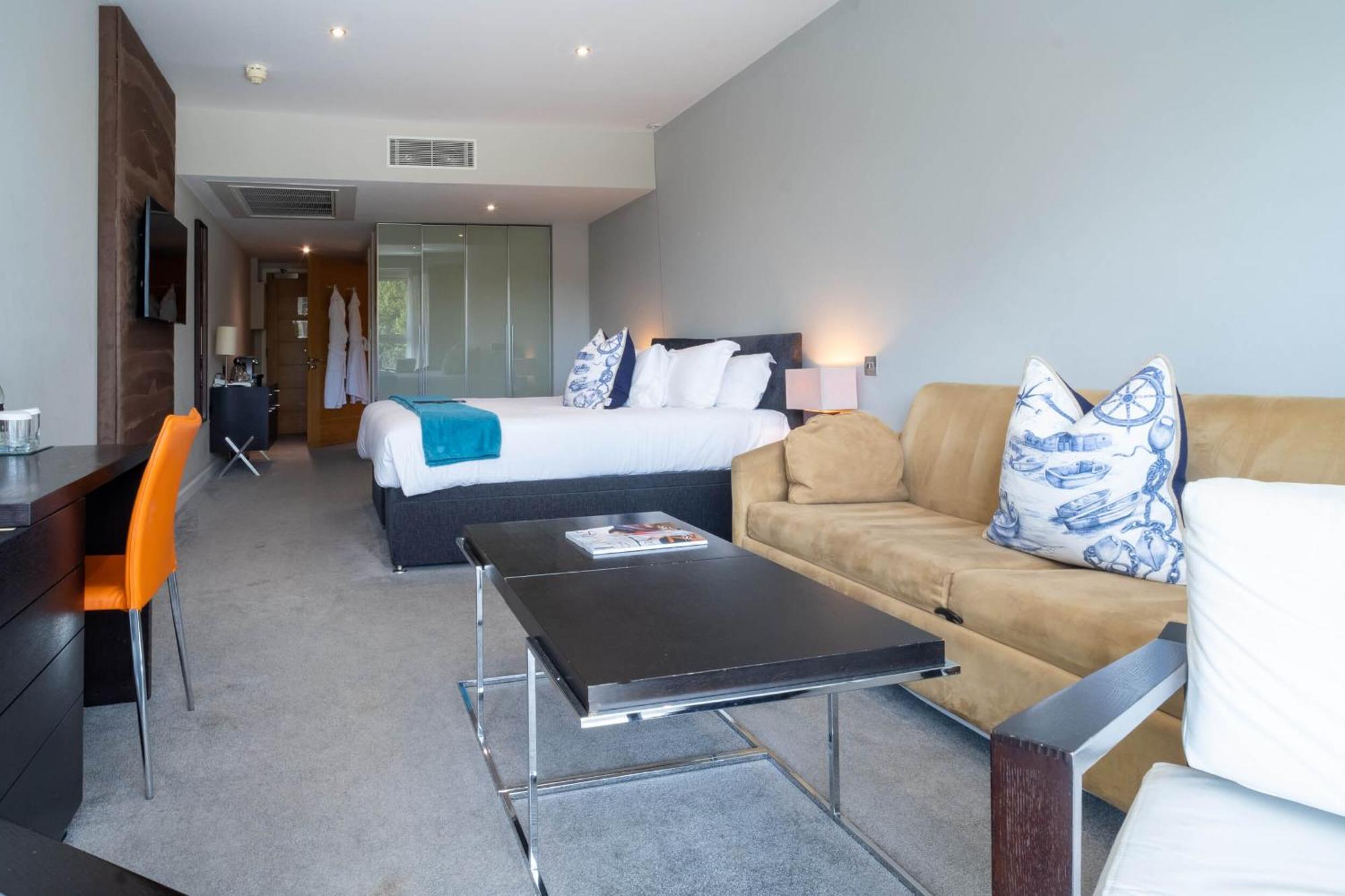 Hotel Captain's Club & 4*